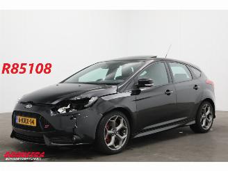 krockskadad bil auto Ford Focus 2.0 EcoBoost ST-3 250 PK Schuifdak Leder Clima Cruise Camera SHZ 2013/7