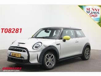 Schadeauto Mini Electric MINI Yours 33 kWh LED Apple/Android Clima Cruise 2022/8