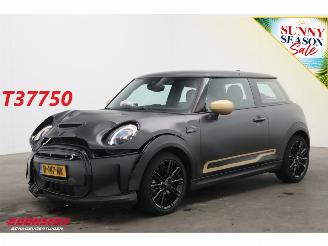 skadebil auto Mini Cooper SE Electric Camden 33 kWh 3-drs Clima Cruise Navi PDC SHZ 2022/11