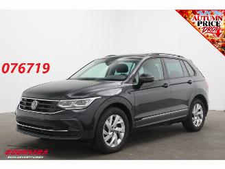 Damaged car Volkswagen Tiguan 2.0 TSI DSG 4Motion Pano Schuif/kantel ACC Clima Navi SHZ Apple/Android Camera PDC 2023/7