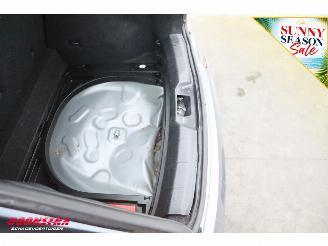 Volvo V-40 2.0 T2 Nordic+ Cruise Clima Navi Bluetooth SHZ PDC picture 9