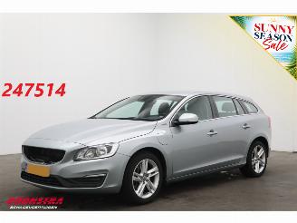 Coche accidentado Volvo V-60 2.4 D6 AWD Plug-In Hybrid Summum H/K Cruise Navi Clima Leder PDC 2014/11