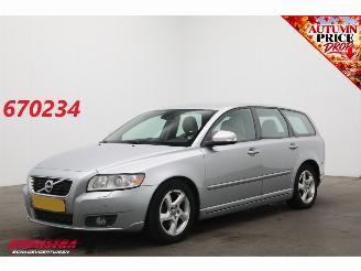 krockskadad bil auto Volvo V-50 1.6 D2 S/S Kinetic Cruise Navi Clima Leder SHZ PDC 2011/12