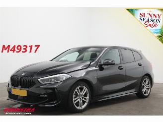 Unfallwagen BMW 1-serie 118i Aut. M-Sport LED Apple/Android LivePro Cruise 65.193 km! 2023/4