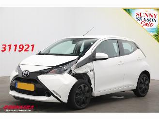 Toyota Aygo 1.0 VVT-i x-play Apple/Android Airco Cruise Camera picture 1