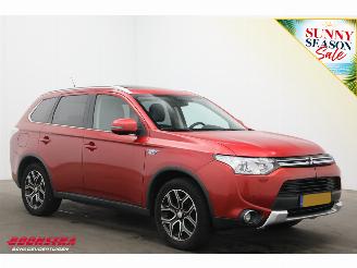 Mitsubishi Outlander 2.0 PHEV 4WD Limited Edition X-Line Schuifdak Leder Navi Clima Cruise Camera AHK picture 2