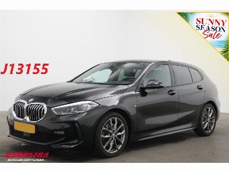 krockskadad bil auto BMW 1-serie 120i 120i AUT M Sport Navi Clima Cruise Virtual Apple/Android PDC 2021/8