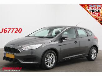 Schadeauto Ford Focus 1.0 Trend Edition 5-drs Airco Navi Cruise Airco PDC 51.689 km! 2015/9