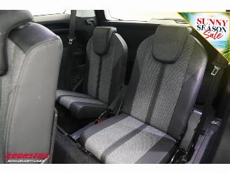 Peugeot 5008 1.2 PureTech Aut. Allure 7p Navi Cruise Clima Apple/Android Camera PDC picture 16