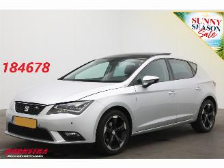 skadebil auto Seat Leon 1.2 TSI DSG Style Business Pano Schuif/kantel Cruise Navi Clima Apple/Android Camera PDC 2017/1