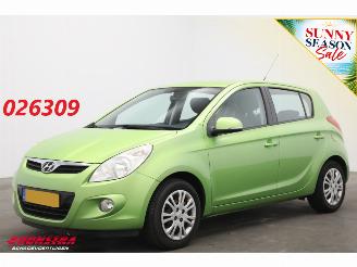 Vaurioauto  passenger cars Hyundai I-20 1.2i i-Motion 5-drs Airco 100.323 km! 2011/5