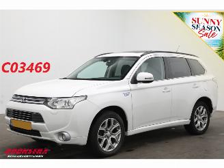 Coche accidentado Mitsubishi Outlander 2.0 PHEV instyle 4WD Schuif/kantel Navi Clima Leder SHZ Camera PDC AHK 2014/9