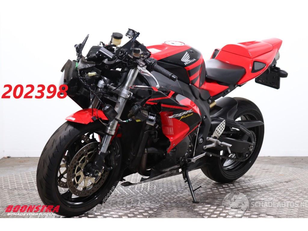 Honda CBR 1000RR Fireblade Leo Vince 26.807 km!