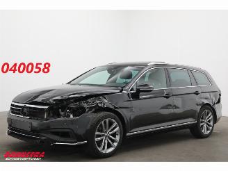 krockskadad bil auto Volkswagen Passat Variant 2.0 TDI 200 PK DSG R-Line Pano LED ACC ErgoComf. Camera AHK 2023/2