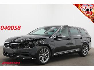 Schadeauto Volkswagen Passat Variant 2.0 TDI 200 PK DSG R-Line Pano LED ACC ErgoComf. Camera AHK 2023/2