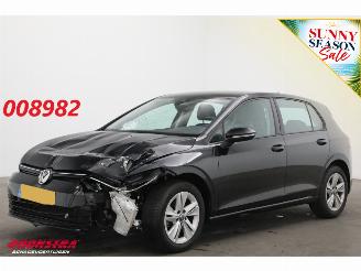 krockskadad bil auto Volkswagen Golf 1.0 TSI Life Virtual ACC Apple/Android Clima PDC 2020/10