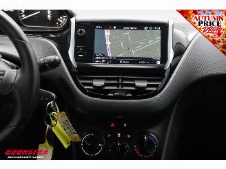 Peugeot 208 1.2 PureTech Signature Cruise Navi Airco Apple/Android PDC picture 16
