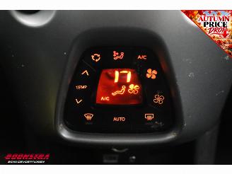 Toyota Aygo 1.0 VVT-i x-joy 5-drs Bluetooth Clima Cruise 63.169 km! picture 29