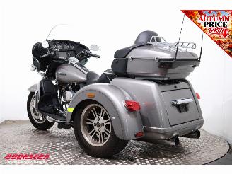 Harley-Davidson  FLHTCUTG Tri Glide Ultra Classic 5HD! LED ABS Cruise Reverse 28.802 km! picture 4
