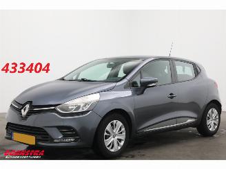 Schadeauto Renault Clio 0.9 TCe Zen Cruise Navi Airco Bluetooth Dab 2016/10