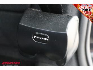 Volkswagen Caddy 2.0 TDI Rolstoellift Taxi-klaar Cruise Navi Clima Bluetooth PDC picture 13