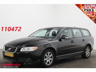 Damaged car Volvo V-70 2.0D Kinetic Cruise Navi Clima Leder PDC 2009/5