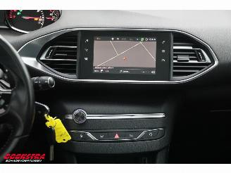 Peugeot 308 1.2 PT Aut. Premium Panorama Navi Clima Camera PDC AHK Cruise Apple/Android picture 16