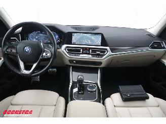 BMW 3-serie 330e High Executive HUD Pano Memory Camera SHZ Leder LED picture 16