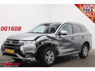 skadebil auto Mitsubishi Outlander 2.0 PHEV Business Edition 4x4 Camera AHK Clima Cruise Navi 2015/10