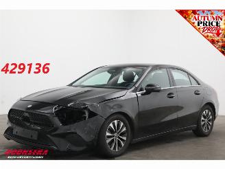 skadebil auto Mercedes A-klasse 180 Business Line ACC Camera SHZ Virtual Clima Navi LED LMV 2023/10