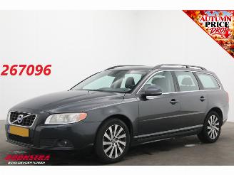 Schadeauto Volvo V-70 2.0 D4 Aut. Momentum Leder Navi Clima Cruise SHZ PDC AHK 2013/1