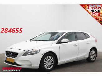 Unfallwagen Volvo V-40 2.0 D2 Kinetic Cruise AHK SHZ Bluetooth 2015/6