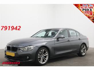 Schadeauto BMW 3-serie 318i Aut. Centennial High Executive Cruise Navi Leder SHZ Bluetooth PDC Clima 2016/11