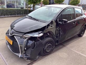 Vrakbiler auto Toyota Yaris Yaris III (P13), Hatchback, 2010 / 2020 1.0 12V VVT-i 2015/10