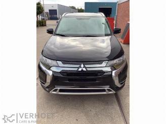 Mitsubishi Outlander Outlander (GF/GG), SUV, 2012 / 2022 2.4 16V PHEV 4x4 2019/5