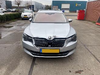 krockskadad bil auto Skoda Superb  2019/1