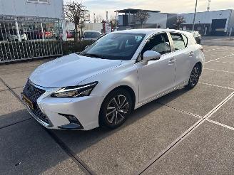 Vaurioauto  passenger cars Lexus Ct  2018/4