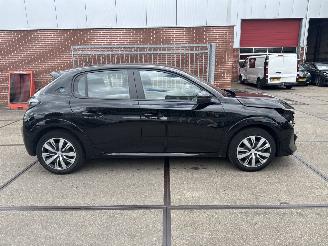 Peugeot 208  picture 2