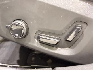 Volvo V-60 2.0 T8 Recharge PHEV R Design AWD picture 29