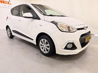 skadebil auto Hyundai I-10 1.0 Go Climate/Navi 2016/6