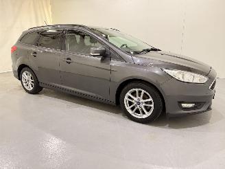 Voiture accidenté Ford Focus Wagon 1.0 Ecoboost Edition 2017/7