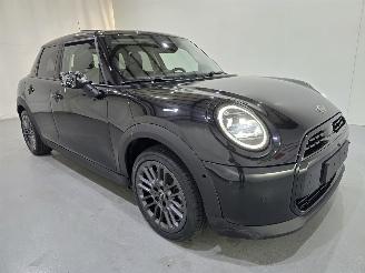 Schadeauto Mini Cooper C Classic Trim 1.5 115Kw Bjr.2025 2025/6