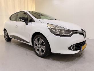 uszkodzony samochody osobowe Renault Clio HB 0.9 TCe 90 Night&Day 2015/9