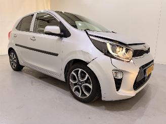 damaged passenger cars Kia Picanto 1.0 Comfortline Clima/Navi 2020/9