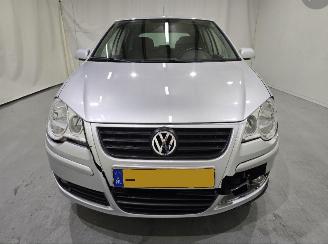 Volkswagen Polo 1.4-16V Comfortline AC 5,Drs LM 60Kw NAP picture 2