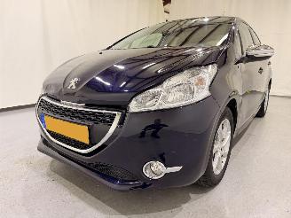 Peugeot 208 HB 1.2 Allure Navi/Clima picture 3