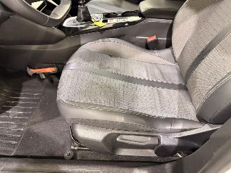 Peugeot 2008 1.2 Blue Lease Allure picture 44