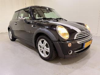 krockskadad bil auto Mini Cooper 1.6 ONE Black Union Jack Aut. 2005/7