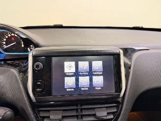 Peugeot 2008 1.2 PureTech Allure Automaat picture 21