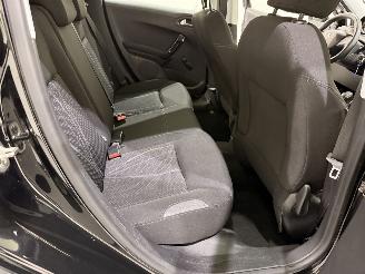 Peugeot 208 HB 1.2 VTi Envy Clima picture 25